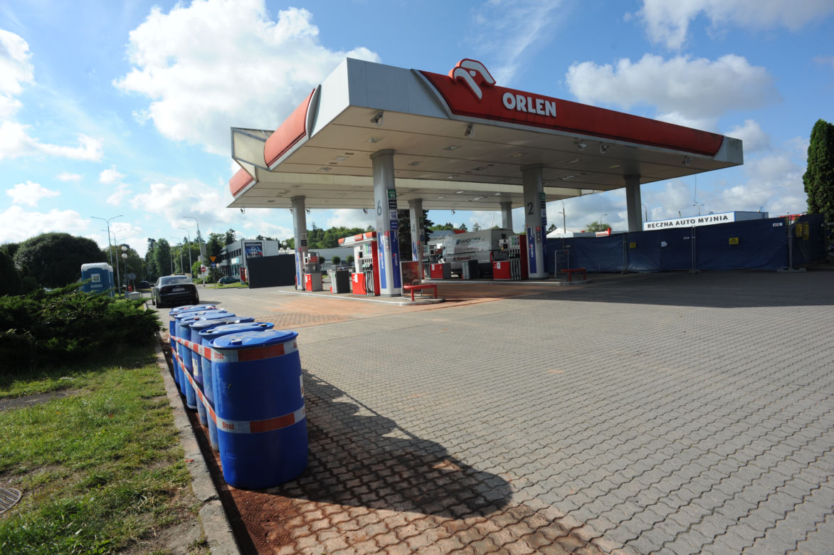 Koszalin: Pijany mężczyzna groził wysadzeniem stacji benzynowej