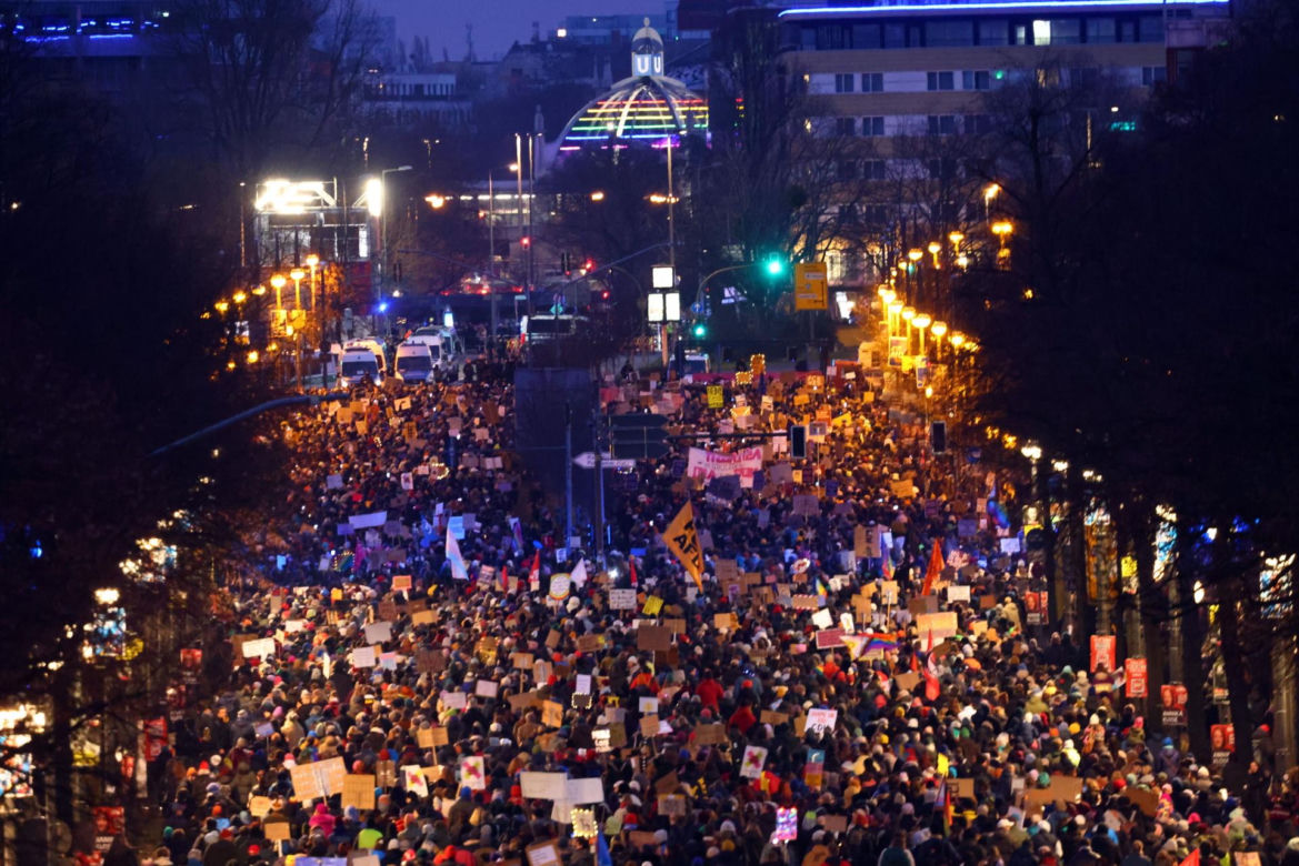 Chaos w Niemczech. 700 tysięcy osób wyszło na ulice! 