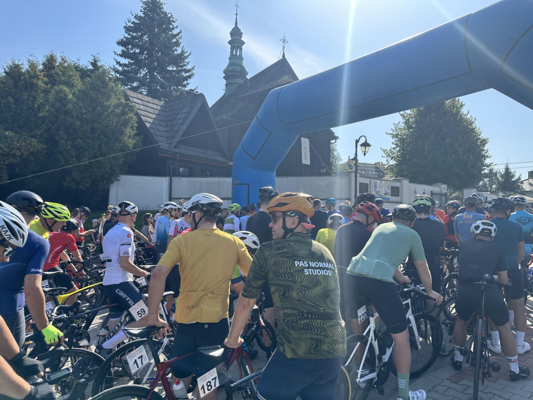 Sportowa rywalizacja i wspólne pomaganie. Za nami 8. edycja Tour de Cracovia Amatorów! 