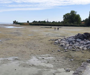 Balaton wysycha i zamienia się w kałużę. Potężne jezioro odsłoniło dno