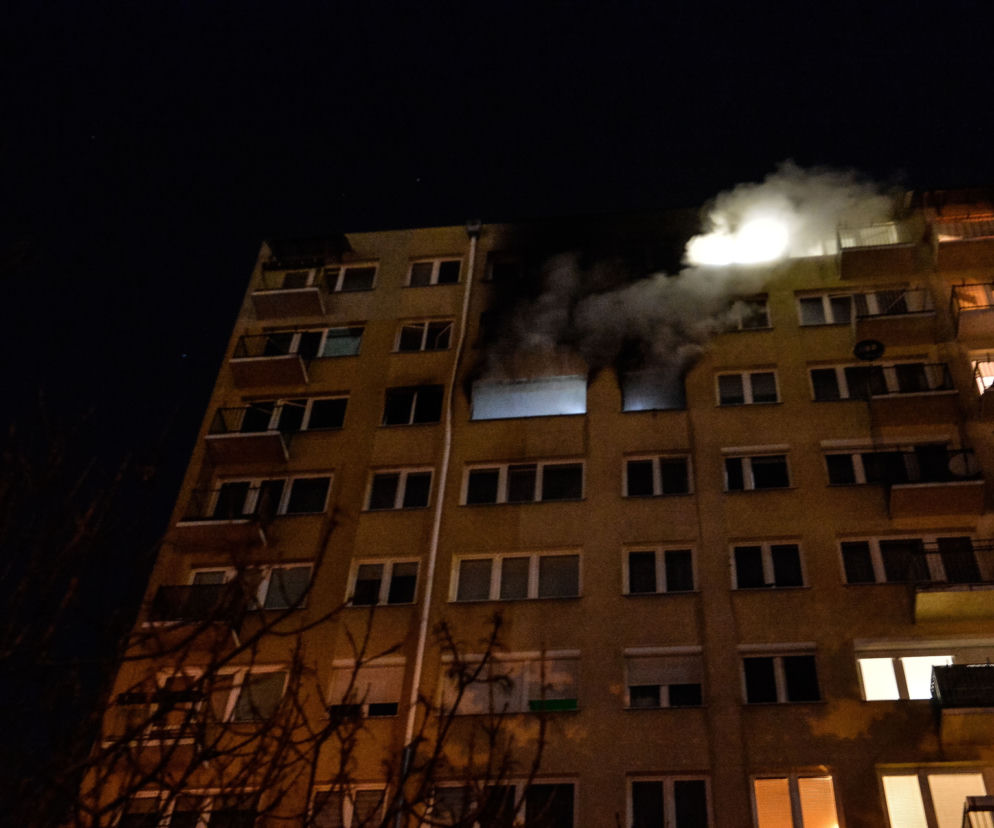 Dramatyczna akcja strażaków w 11-piętrowym wieżowcu na ul. Gagarina
