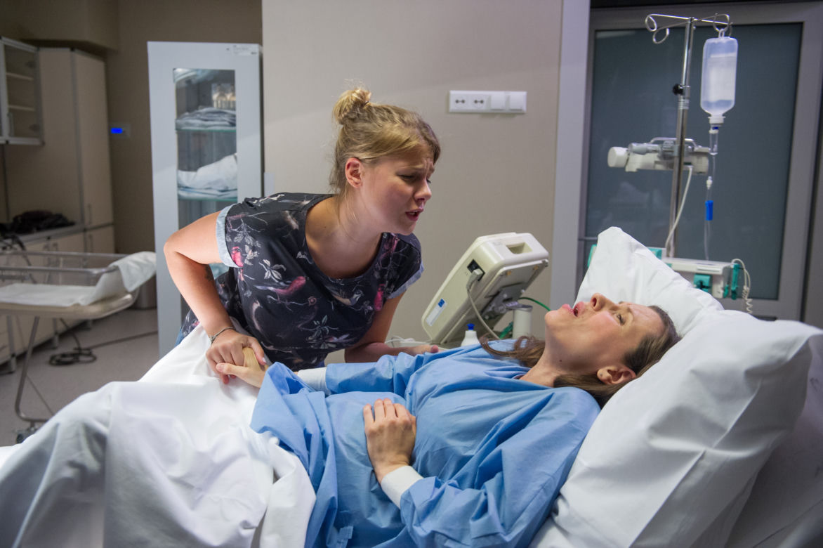 Na Wspólnej odcinek 2522, Ola (Marta Wierzbicka), Gosia (Anna Kerth)