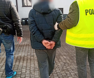Zaatakowali policjantów, bo zwrócili im uwagę, że nie mają maseczek