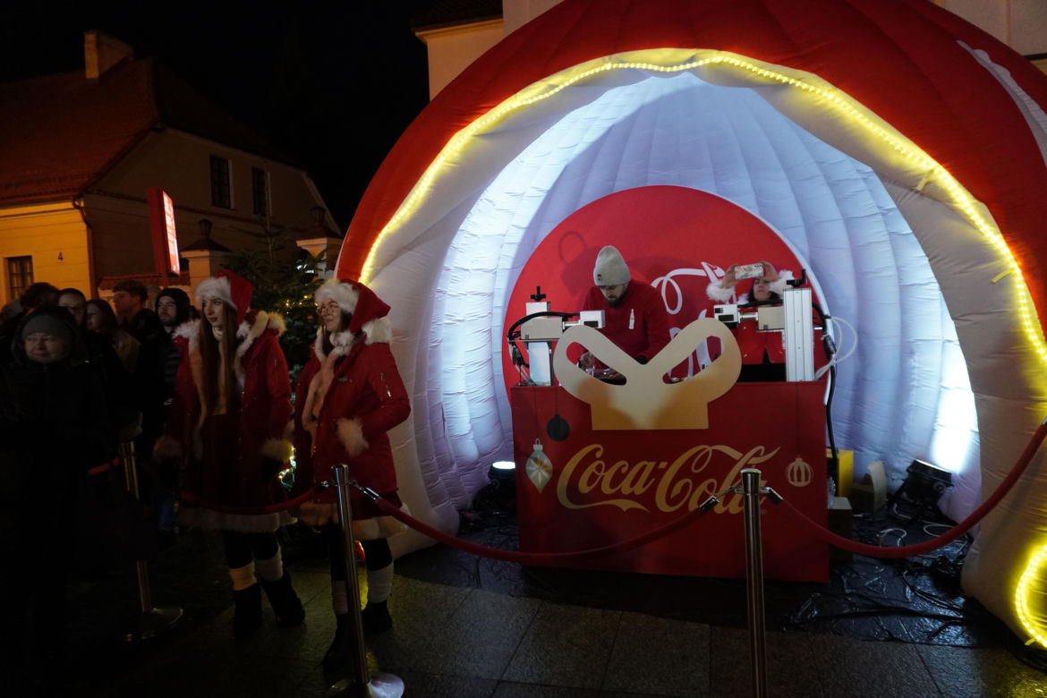 Ciężarówka Coca-cola w Białymstoku! Świąteczna atrakcja przyciągnęła tłumy mieszkańców na Rynek Kościuszki
