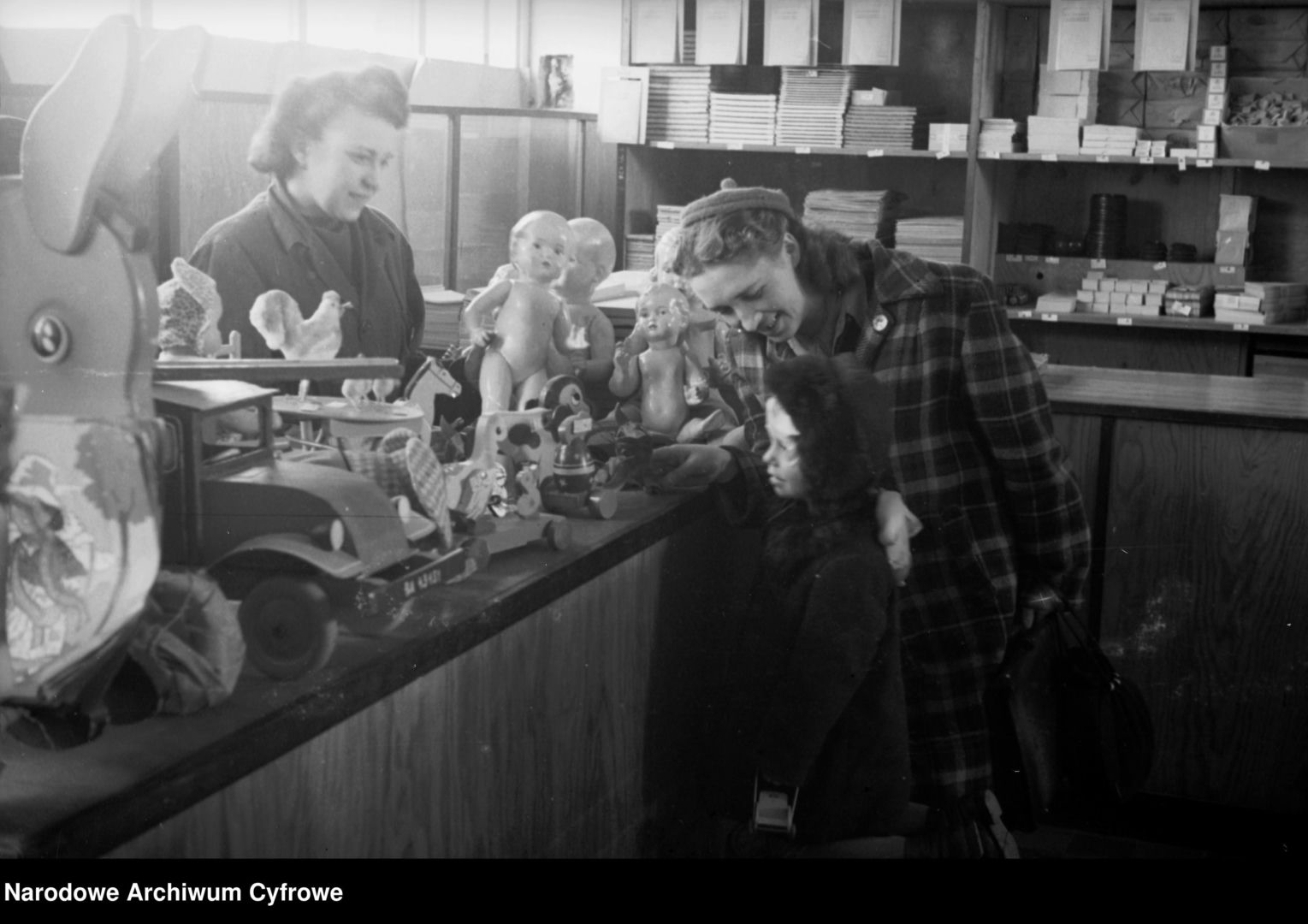 Sklep wielobranżowy Powszechny Dom Towarowy