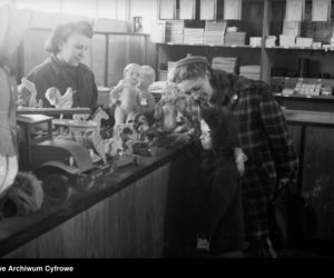 Sklep wielobranżowy Powszechny Dom Towarowy