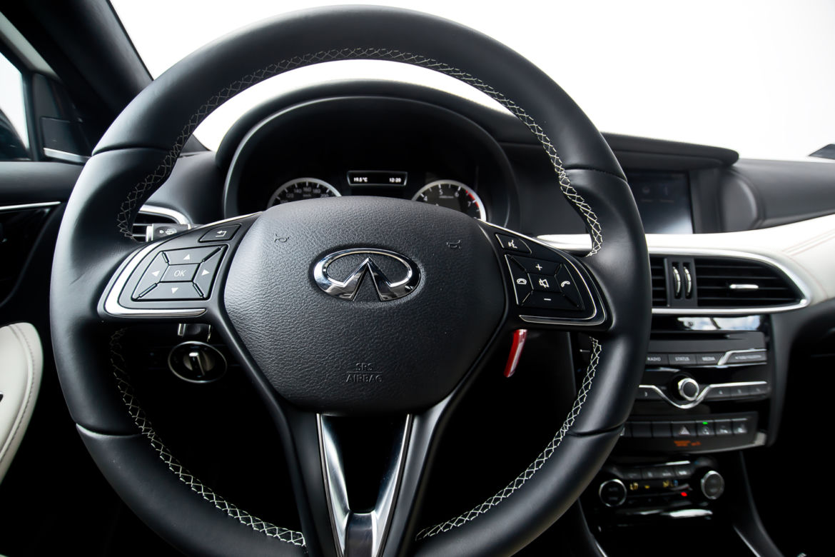 Infiniti Q30 1.6t Premium Tech Gallery White
