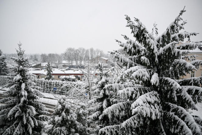 Widok po po nocnych, intensywnych opadach śniegu w Przemyślu