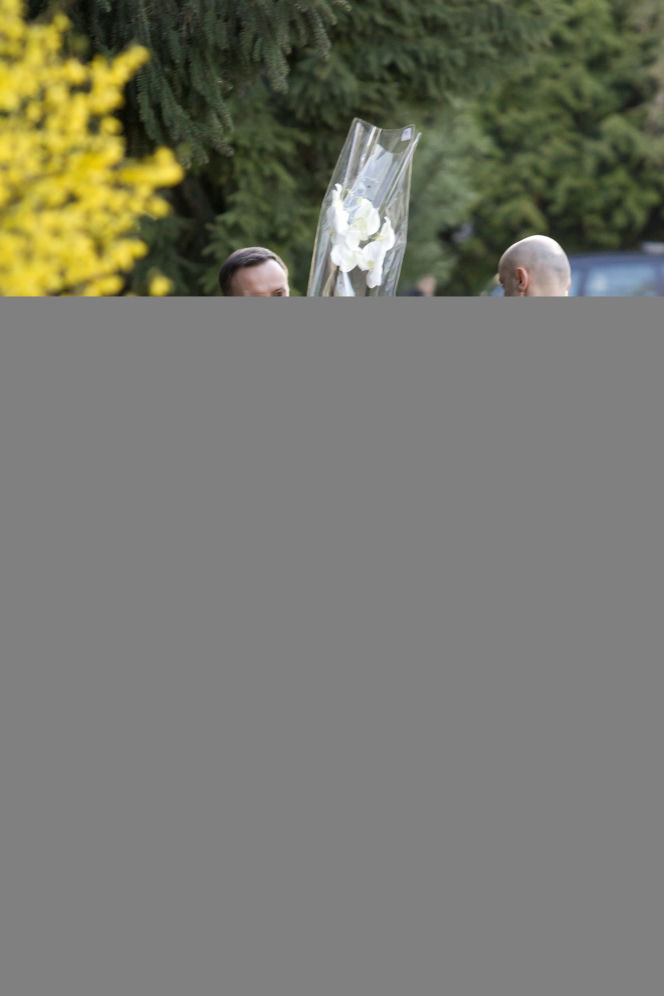na 44. urodziny kupił żonie magnolie i tulipany