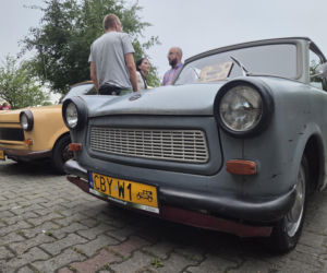 Prawdziwe motoryzacyjne perełki pod Torbydem! Bydgoskie Klasyki Nocą znów zachwyciły