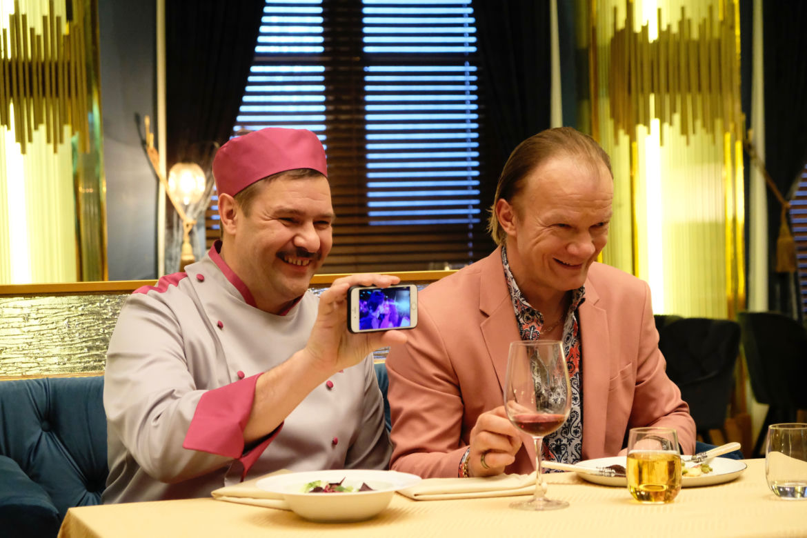 Kuchnia odc. 2. Wiktor Bojarski (Tomasz Karolak), Borys Szulc (Eryk Lubos)