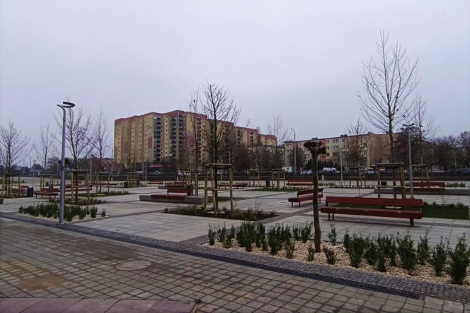 Plac przed Netto Areną po przebudowie