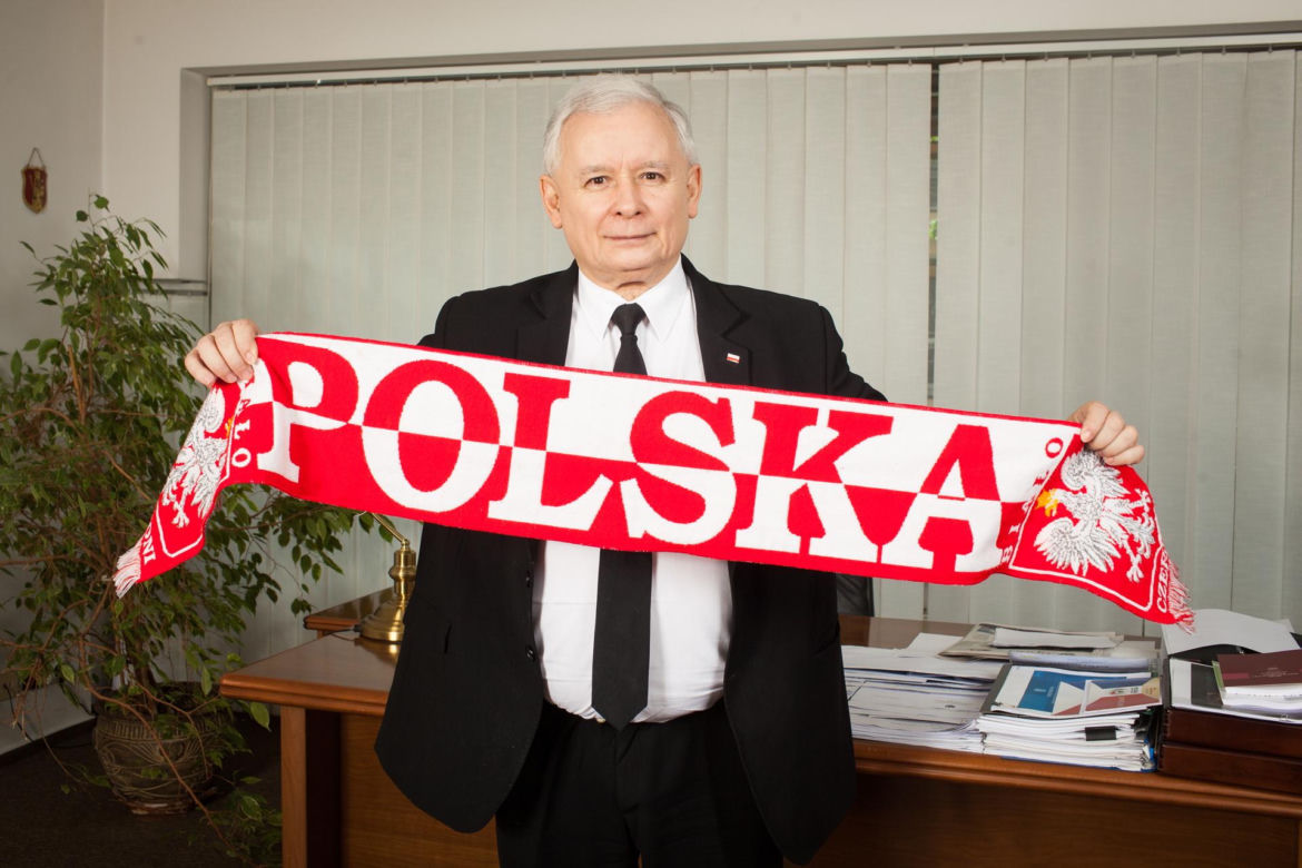 Lech Kaczyński i Jarosław Kaczyński na sportowych zdjęciach
