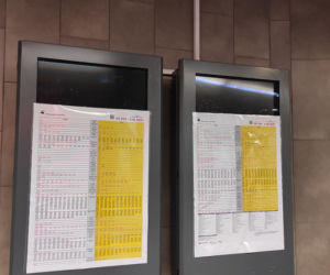 Papierowe kartki zamiast nowoczesnych ekranów! Wielka wtopa PKP