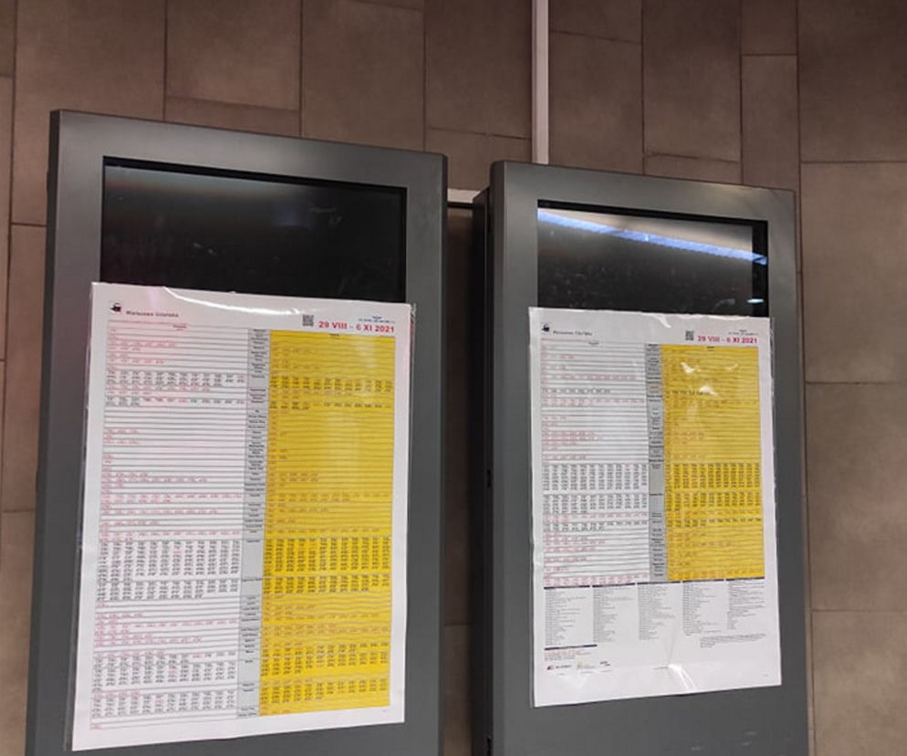 Papierowe kartki zamiast nowoczesnych ekranów! Wielka wtopa PKP