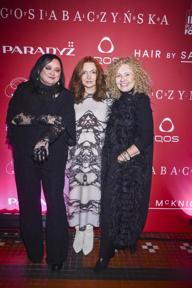 Książkiewicz pokazała majtki, Olejnik jak diwa i Grochowska w zbroi. Tłum gwiazd na pokazie Baczyńskiej