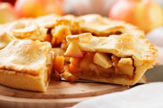 Szarlotka na półkruchym cieście skradła moje serce. Przepis jest banalnie prosty 