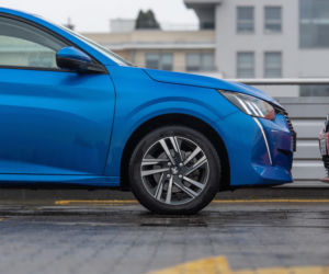 Peugeot 208 Allure vs Opel Corsa Elegance
