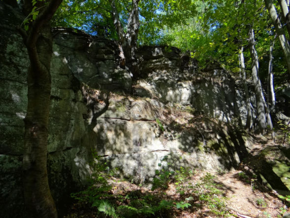 Ukryte skalne miasto w Beskidach. Ten naturalny labirynt do złudzenia przypomina Góry Stołowe