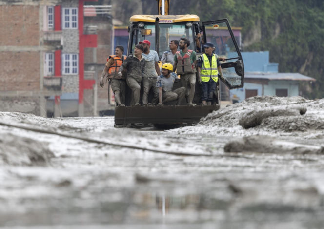 Katastrofa w Nepalu. Setki osób zaginęły, wśród nich zagraniczni turyści