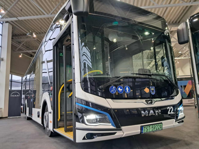 Pięć nowych autobusów elektrycznych trafia do komunikacji miejskiej w Starachowicach