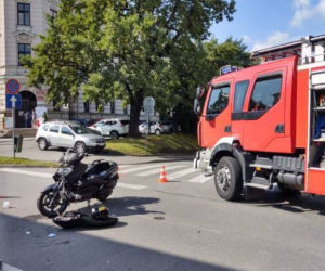 Wypadek w Nowym Sączu! Osobówka zderzyła się ze skuterem