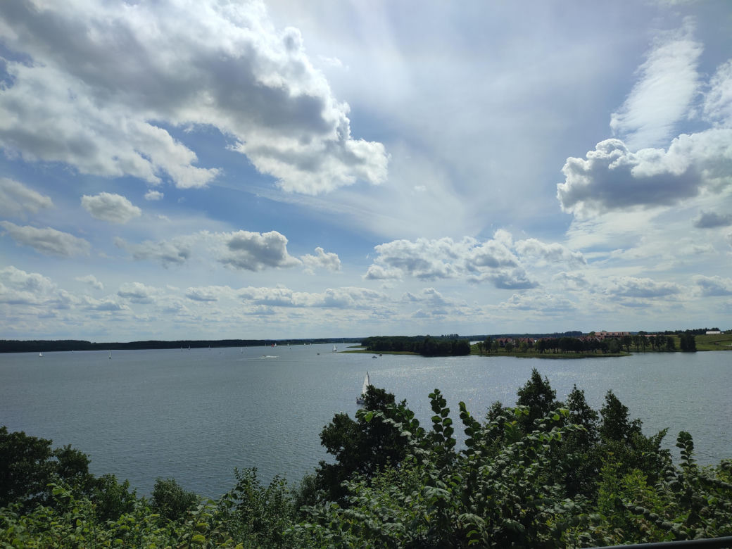 Punkt widokowy nad jeziorem Święcajty. Zapiera dech w piersiach! [ZDJĘCIA]