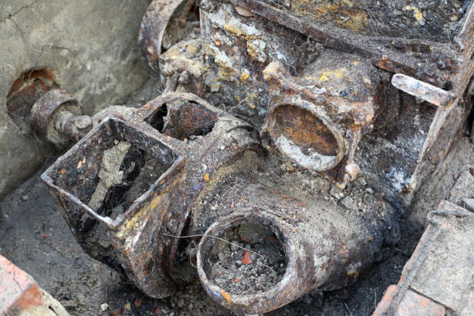 W piwnicy przedwojennej kamienicy znaleziono maszynę do palenia kawy