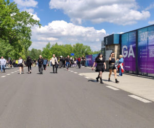 Długie kolejki i tłum fanów przed koncertem Metaliki