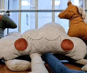 Więźniowie uszyli pluszaki dla małych pacjentów Szpitala Miejskiego