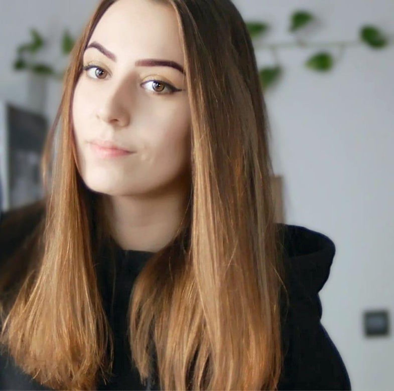 Zuzanna Gadowska, córka wokalisty zespołu IRA, nagrywa, występuje i uczy śpiewu