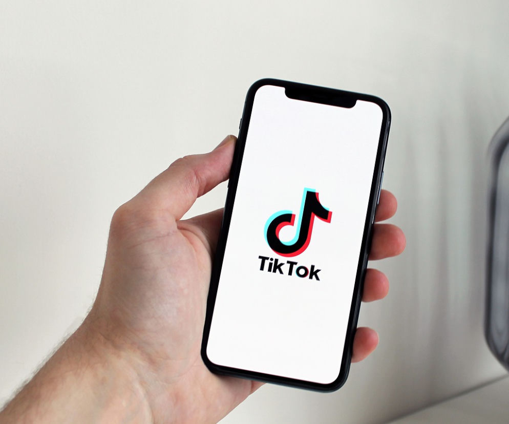 Ten trend z Tik Toka może być niebezpieczny dla zdrowia! Specjaliści ostrzegają przed #jawtraining