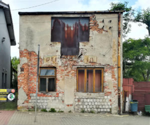 To jedno z najpiękniejszych miast w woj. łódzkim. W średniowieczu miało już swój kościół
