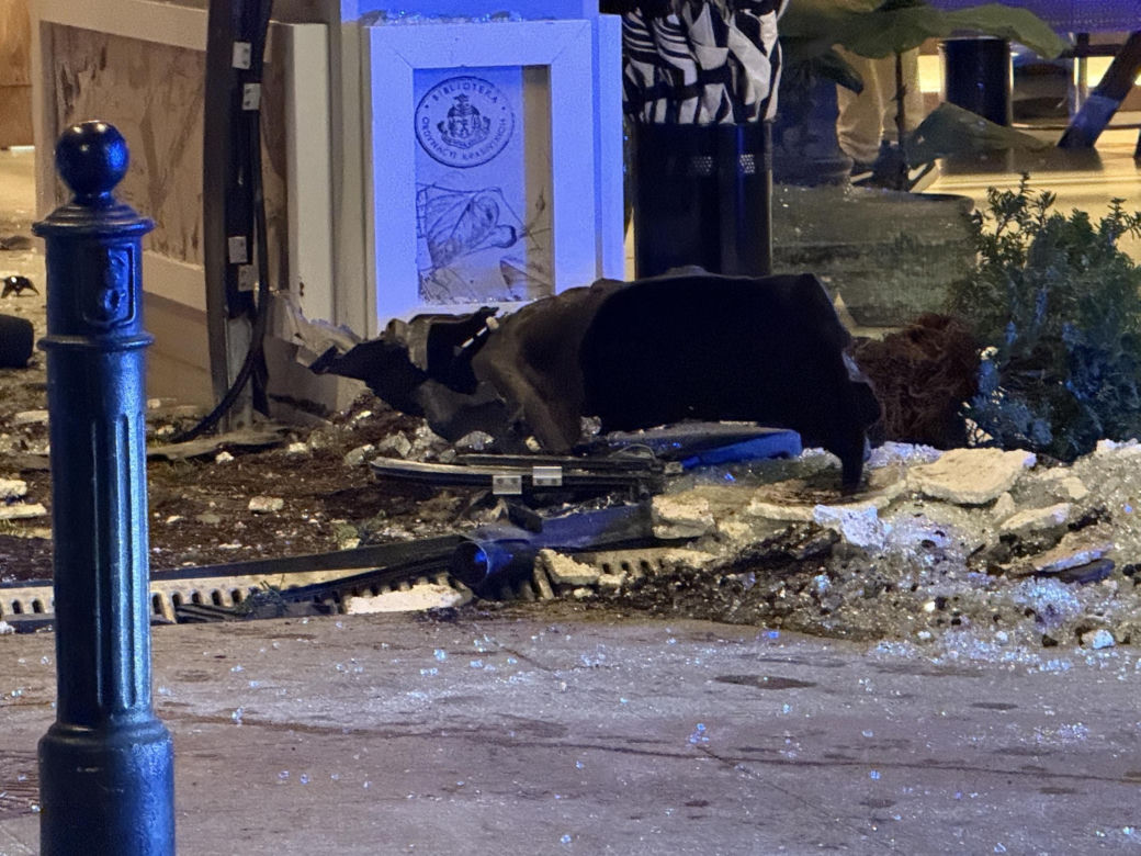 Warszawa. Totalna demolka. Audi wjechało w restaurację 
