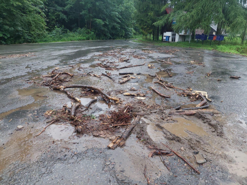 Zalane ulice i posesje. Trudna noc w gminie Goleszów w powiecie cieszyńskim