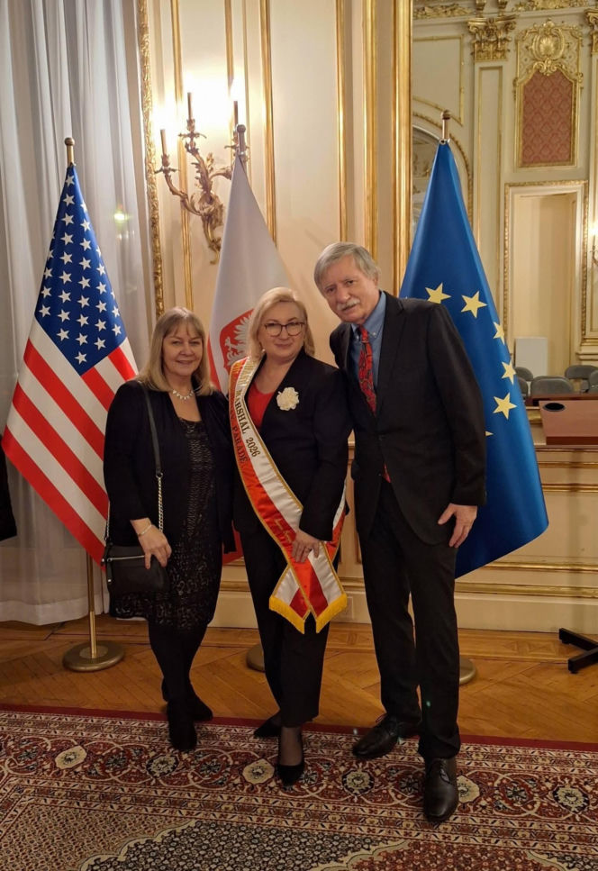 Szarfowanie Wielkiej Marszałek Parady Pułaskiego Iwony Korgi