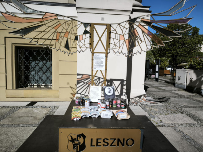 Karma zamiast zniczy na rynku w Lesznie