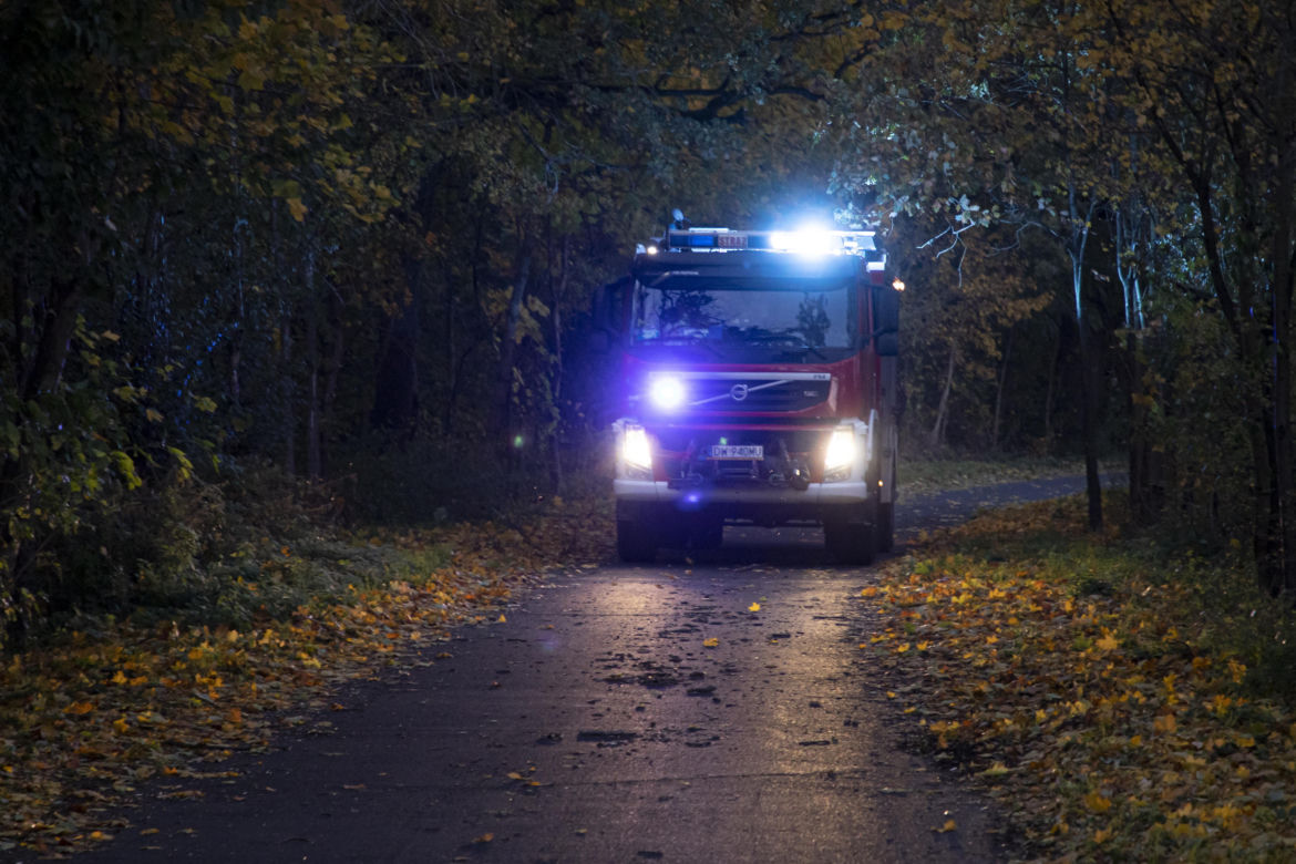 Wichury nad Polską. Są ofiary śmiertelne i ranni. Ponad 100 tys. odbiorców bez prądu. W piątek nadal groźnie