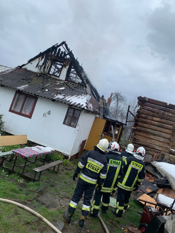 Niedźwiedź. Tragiczny pożar domu jednorodzinnego. 48-latek nie zdążył uciec przed płomieniami