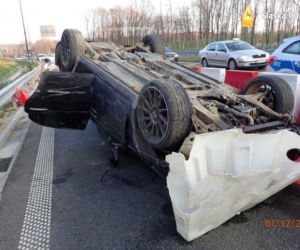 Alfa Romeo na dachu. Do tego prowadzi nadmierna prędkość