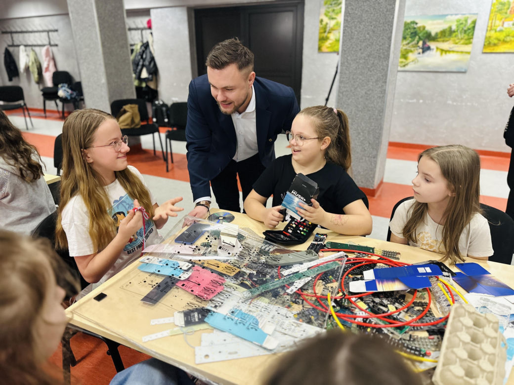 Szykowne śmieci – projekt „Moda na recykling” w gminie Mordy