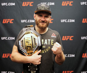 Jan Błachowicz jest już w Polsce. Mistrz UFC wylądował na Okęciu