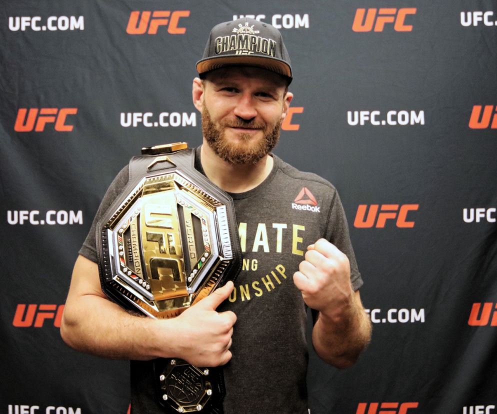 Jan Błachowicz jest już w Polsce. Mistrz UFC wylądował na Okęciu