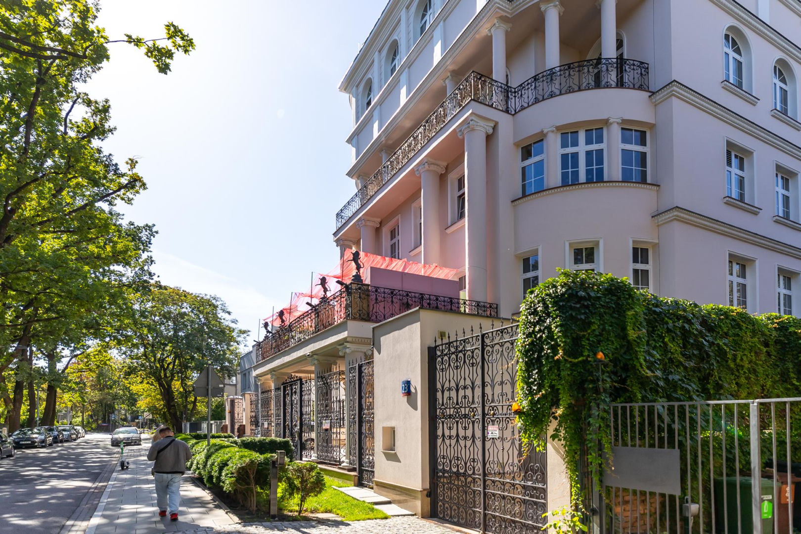 Biurowiec z lat 90. i początku XXI wieku. Warszawa, ulica Kielecka 23