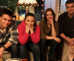 Walentynki z M jak miłość odcinek specjalny. Janek Winiar (Jakub Sirko), Mateusz (Rafał Kowalski),  Majka (Matylda Giegżno), Matylda (Klementyna Lamort)