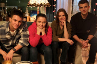 Walentynki z M jak miłość odcinek specjalny. Janek Winiar (Jakub Sirko), Mateusz (Rafał Kowalski),  Majka (Matylda Giegżno), Matylda (Klementyna Lamort)