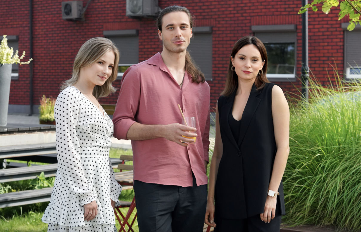 Barwy szczęścia, odcinek 2759: Sofia (Valeri Guliaieva), Cezary Rawicz (Marcel Opaliński), Natalia (Maria Dejmek)
