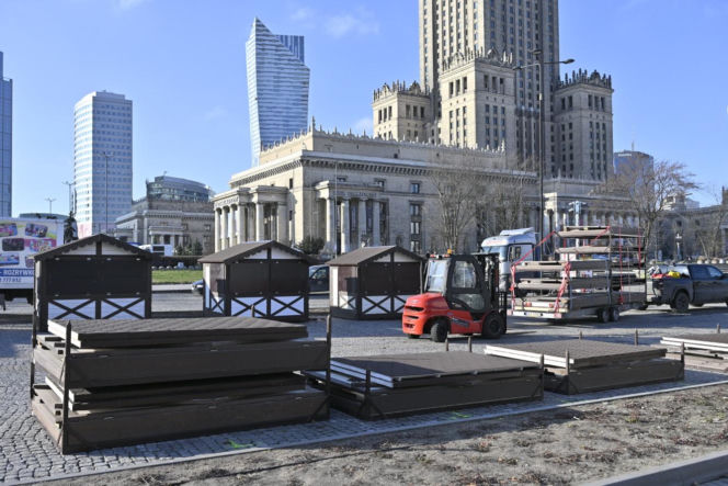 Dziwny obiekt w centrum Warszawy. Co tu powstaje? Stolica już stroi się na Boże Narodzenie!