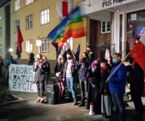 Strajk Kobiet w Szczecinie: Manifestacja pod siedzibą PiS - 27 stycznia 2021 r.