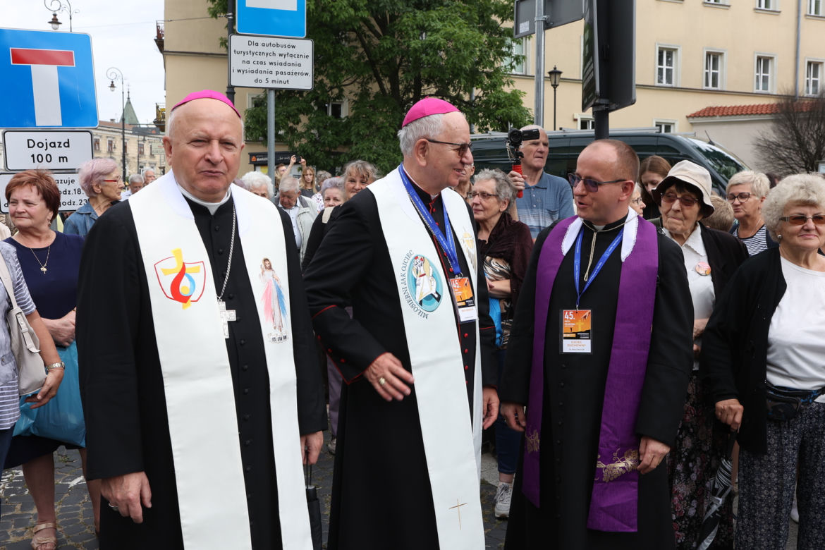 Pątnicy ruszyli na szlak! Z Lublina wyruszyła Lubelska Piesza Pielgrzymka na Jasną Górę 2023